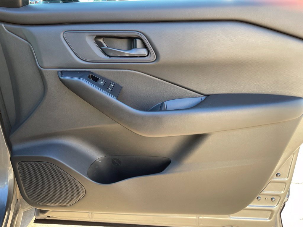Used 2024 Nissan Rogue S FWD image 26