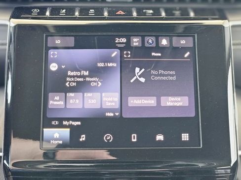 Used 2023 Jeep Grand Cherokee Laredo AWD/4WD image 23