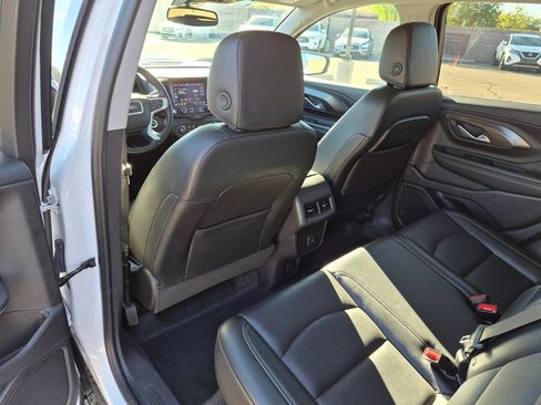 Used 2024 GMC Terrain SLT image 17