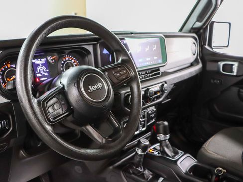 Used 2025 Jeep Gladiator Sport image 22