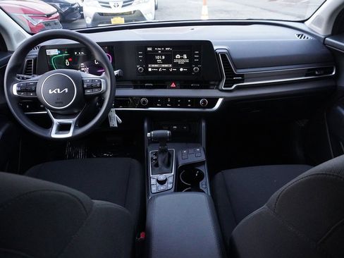 Used 2025 Kia Sportage LX image 35