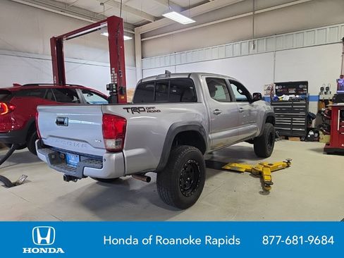 Used 2016 Toyota Tacoma TRD Off-Road w/ Premium & Technology Package RWD image 4