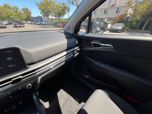 Used 2026 Kia Sportage LX AWD/4WD image 35