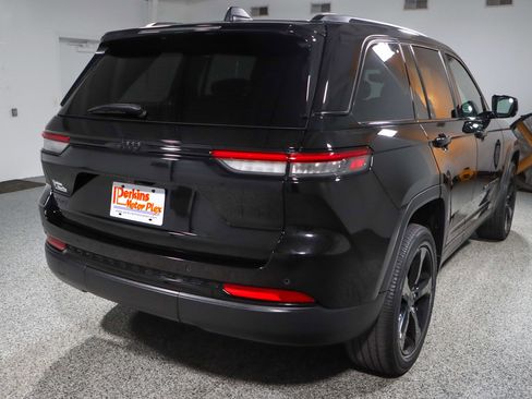 Used 2022 Jeep Grand Cherokee Altitude image 7