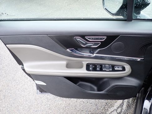 Used 2023 Lincoln Corsair AWD w/ Equipment Group 101A image 20