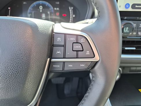 Used 2024 Toyota Grand Highlander XLE image 33