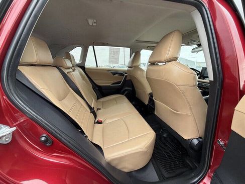 Used 2019 Toyota RAV4 XLE Premium w/ Cold Weather Package AWD/4WD image 27