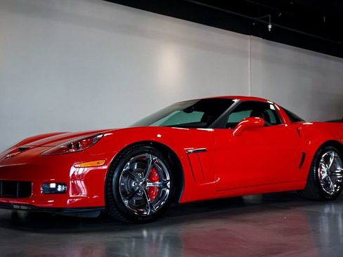 Used 2013 Chevrolet Corvette Grand Sport w/ 2LT Preferred Equipment Group RWD image 3