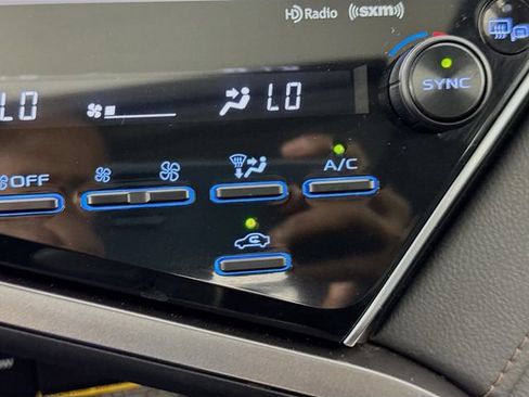 Used 2018 Toyota Camry LE w/ Audio Package FWD image 19