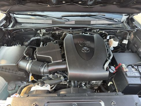 Used 2021 Toyota Tacoma SR5 AWD/4WD image 16