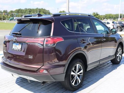 Used 2018 Toyota RAV4 XLE AWD/4WD image 5
