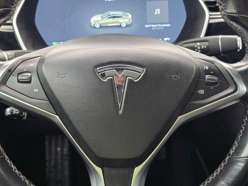 Used 2015 Tesla Model S 70D image 24
