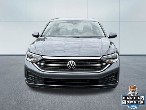 Used 2024 Volkswagen Jetta SE FWD image 5