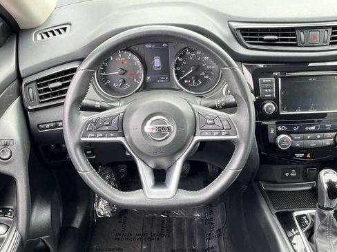 Used 2019 Nissan Rogue SV AWD/4WD image 17