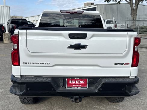 Used 2024 Chevrolet Silverado 1500 ZR2 w/ Technology Package image 12