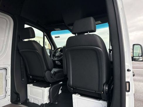 Used 2025 Mercedes-Benz Sprinter 2500 image 7
