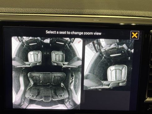 Used 2023 Chrysler Pacifica Limited w/ Uconnect Theater Family Group image 46