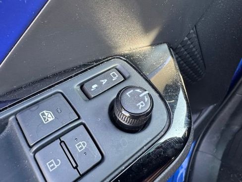 Used 2021 Toyota C-HR XLE FWD image 14
