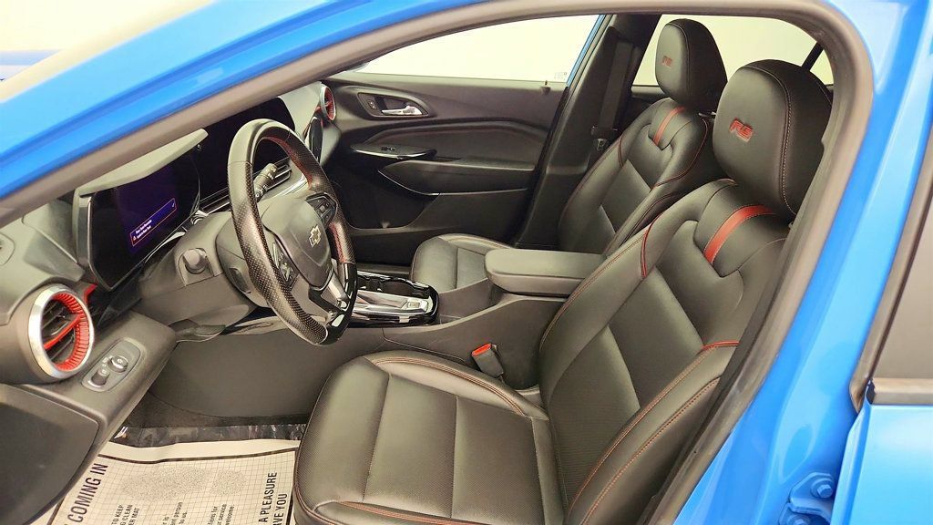 Used 2024 Chevrolet Trax RS w/ Sunroof Package FWD image 18