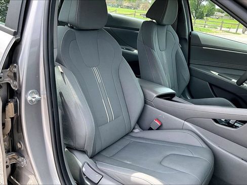 Used 2023 Hyundai Elantra SEL w/ Convenience Package FWD image 7