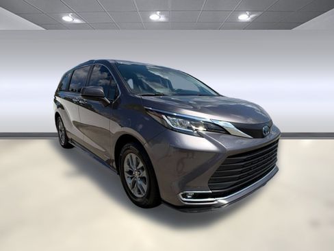 Used 2021 Toyota Sienna XLE FWD image 7