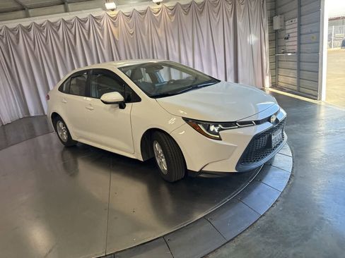 Used 2022 Toyota Corolla LE w/ Carpet Mat Package (TMS) FWD image 2