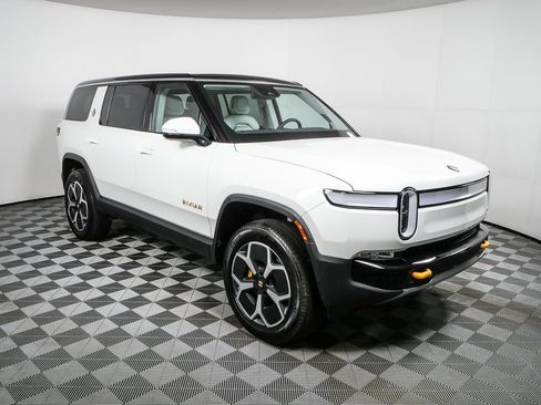 Used 2024 Rivian R1S Adventure image 28