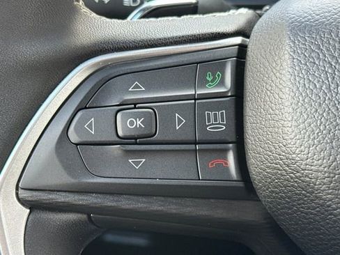 Used 2024 Jeep Grand Cherokee L Altitude AWD/4WD image 38