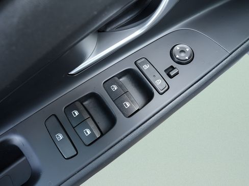 Certified 2021 Hyundai Elantra SEL w/ Convenience Package FWD image 19