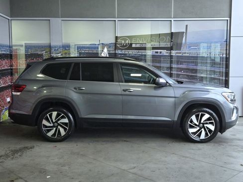 Used 2024 Volkswagen Atlas SE image 4