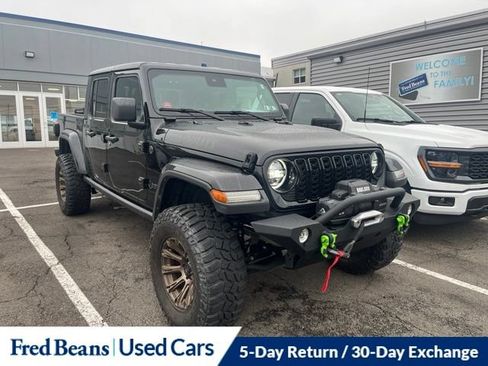 Used 2024 Jeep Gladiator Sport AWD/4WD image 1