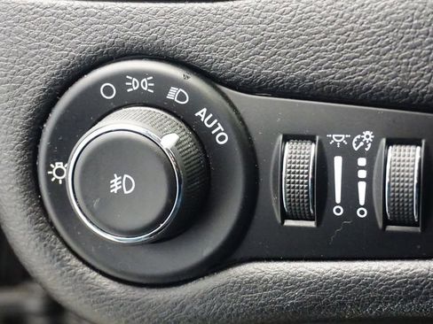 Used 2017 Jeep Cherokee Latitude w/ Cold Weather Group image 30