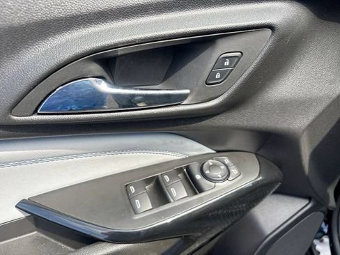 Used 2025 Chevrolet Trax LT FWD image 13