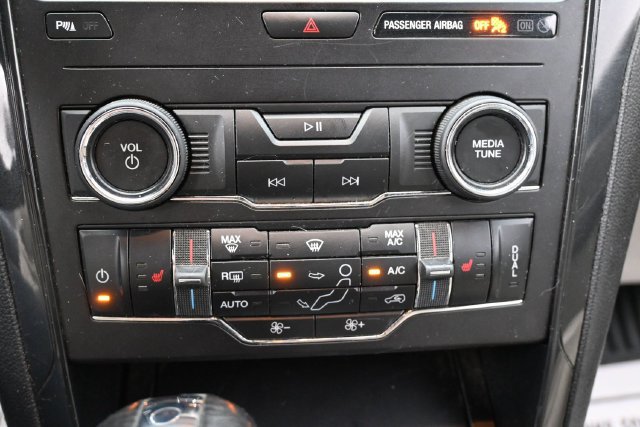Used 2019 Ford Explorer XLT w/ Equipment Group 202A FWD image 21