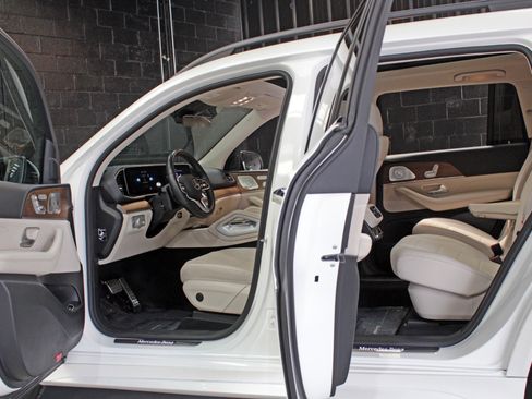 Used 2022 Mercedes-Benz GLS 450 4MATIC image 29