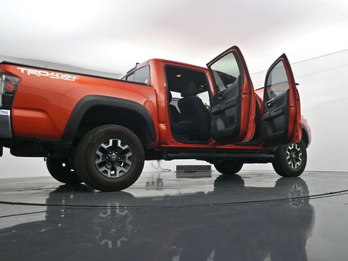 Used 2016 Toyota Tacoma TRD Off-Road w/ Towing Package AWD/4WD image 29