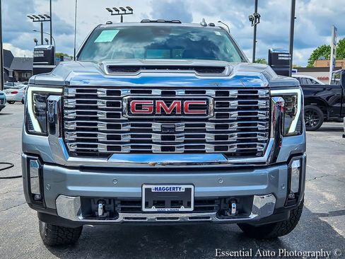 Used 2025 GMC Sierra 2500 Denali w/ Denali Reserve Package AWD/4WD image 4