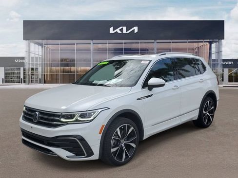 Used 2024 Volkswagen Tiguan SEL R-Line AWD/4WD image 3