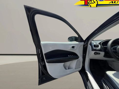 Used 2019 Jeep Compass Latitude w/ Popular Equipment Group FWD image 15