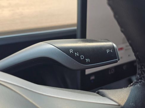 Used 2023 Tesla Model Y Long Range AWD/4WD image 25