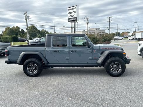 Used 2024 Jeep Gladiator Mojave w/ Technology Group image 7