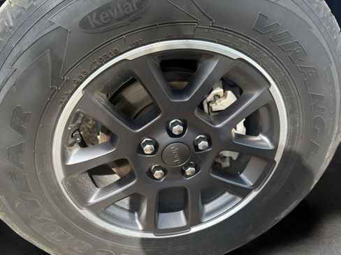 Used 2020 Jeep Gladiator Overland image 11