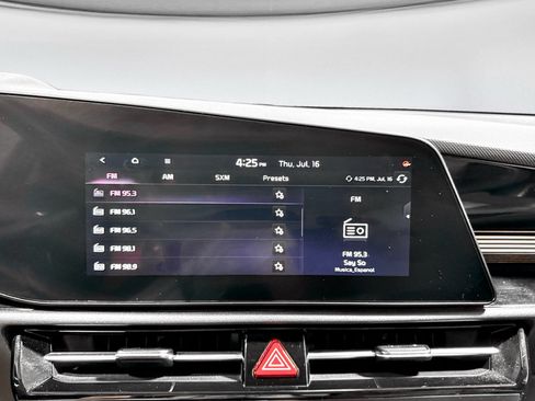 Used 2023 Kia Niro Wind w/ Wind Preserve Package FWD image 12