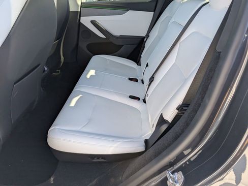 Used 2026 Tesla Model Y Long Range image 9