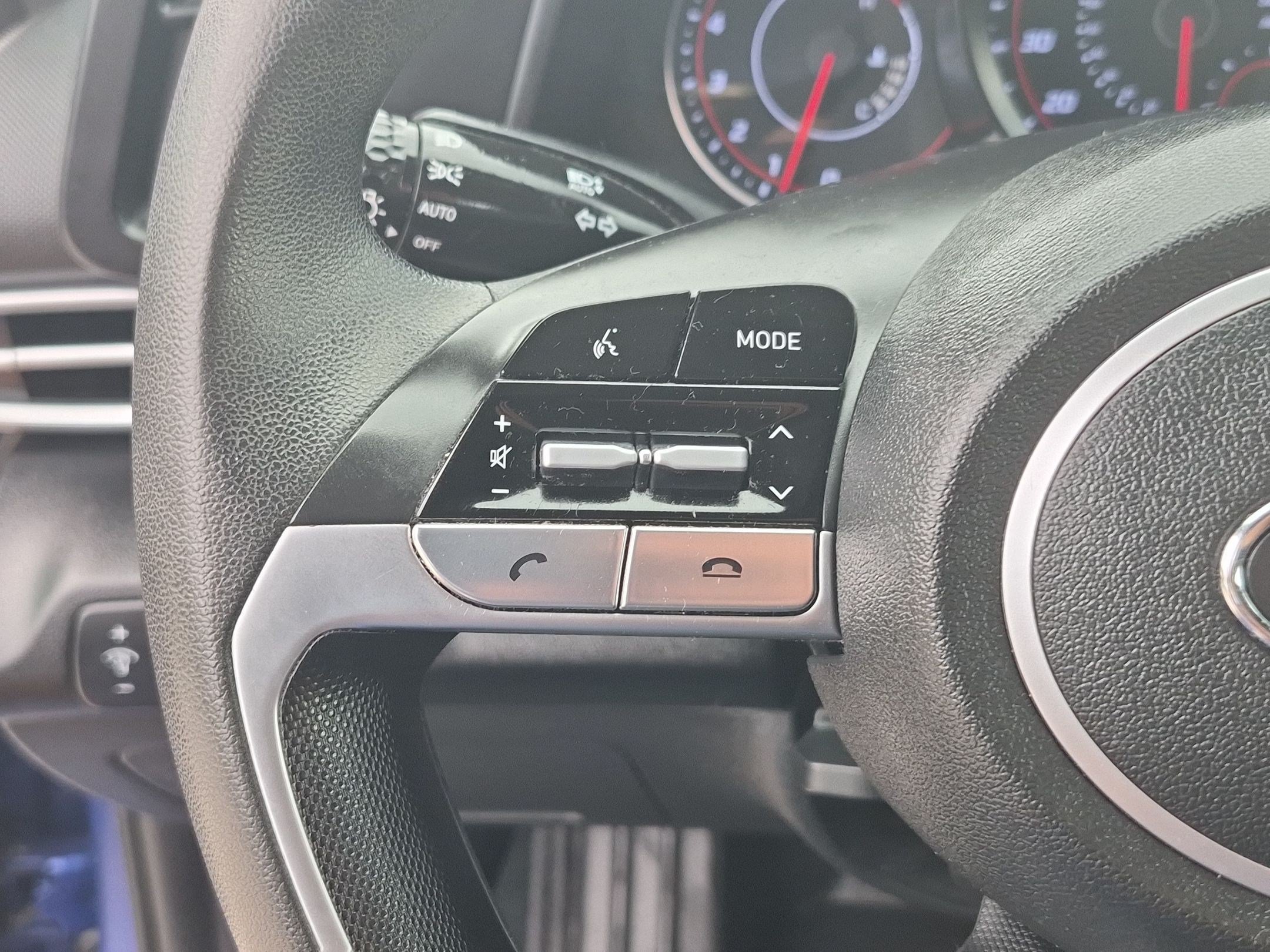 Used 2021 Hyundai Elantra SE FWD image 18