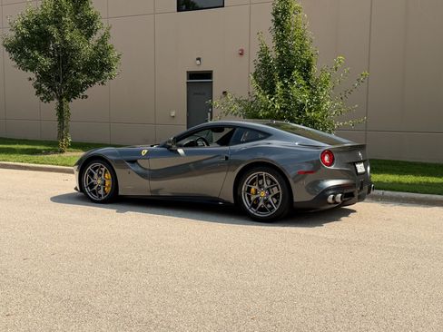 Used 2015 Ferrari F12 Berlinetta RWD image 4
