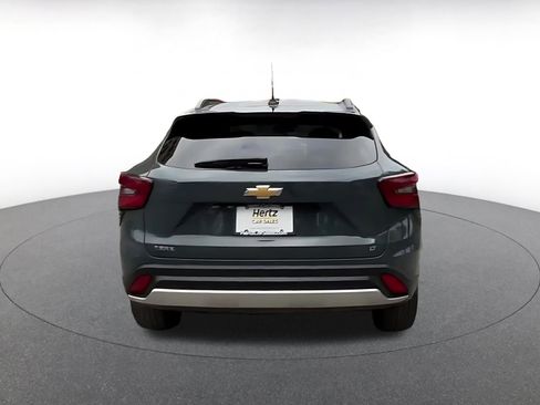 Used 2025 Chevrolet Trax LT image 12