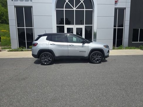Certified 2026 Jeep Compass Limited w/ Sun, Sound & Navigation Group AWD/4WD image 8