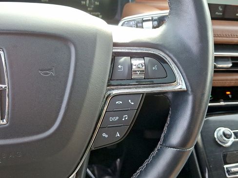 Used 2022 Lincoln Nautilus Reserve w/ Luxury Package AWD/4WD image 18