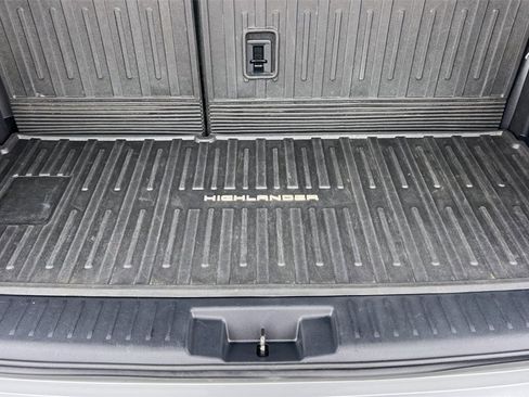 Certified 2024 Toyota Highlander XSE image 17